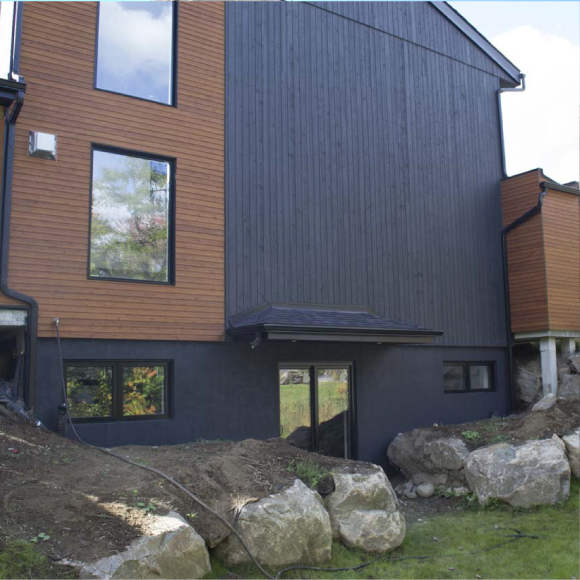 Réparation d’une fondation avec un crépi acrylique durable