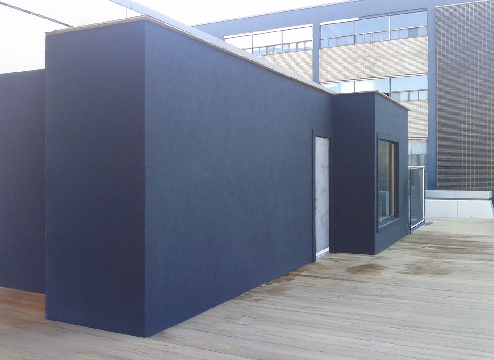 Application de crépi acrylique sur une extension de maison extérieur