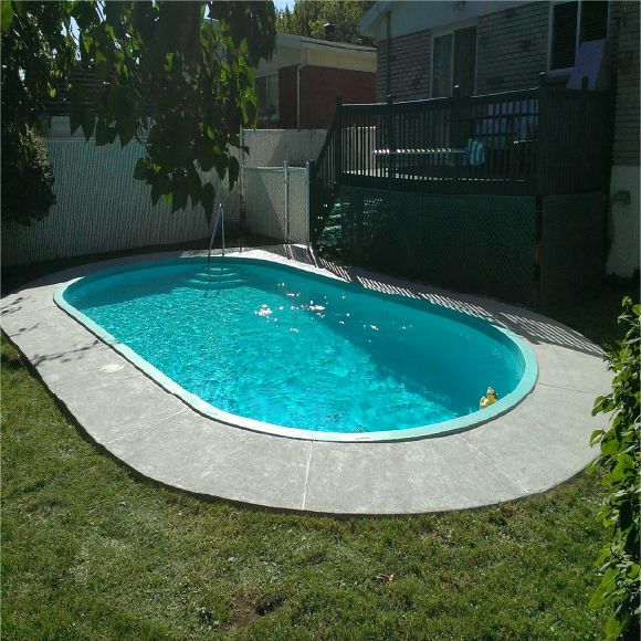 Avantages du crépi acrylique pour les contours de piscine en béton.
